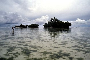 De oceaan bij Biak 