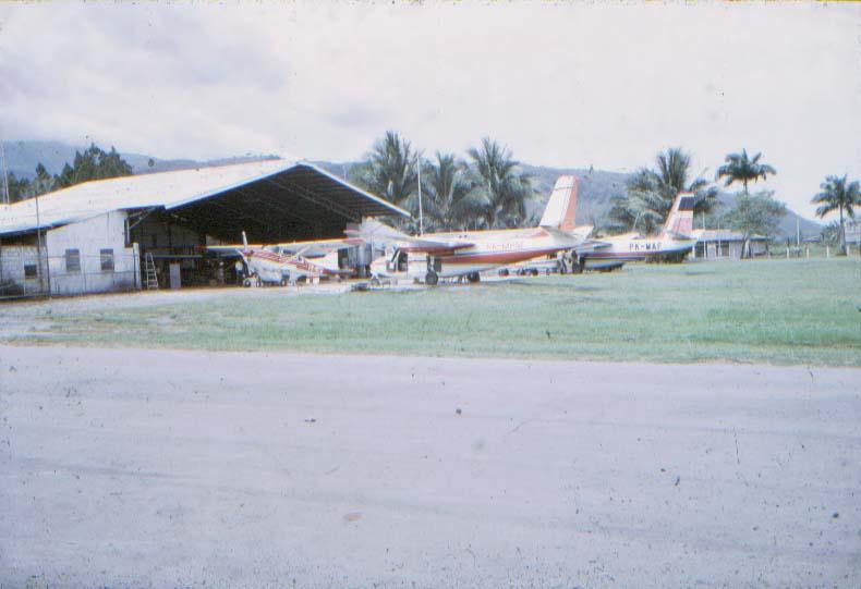 BD/37/10 -
De luchtvloot van de zending, opererend onder de naam MAF, in Sentani