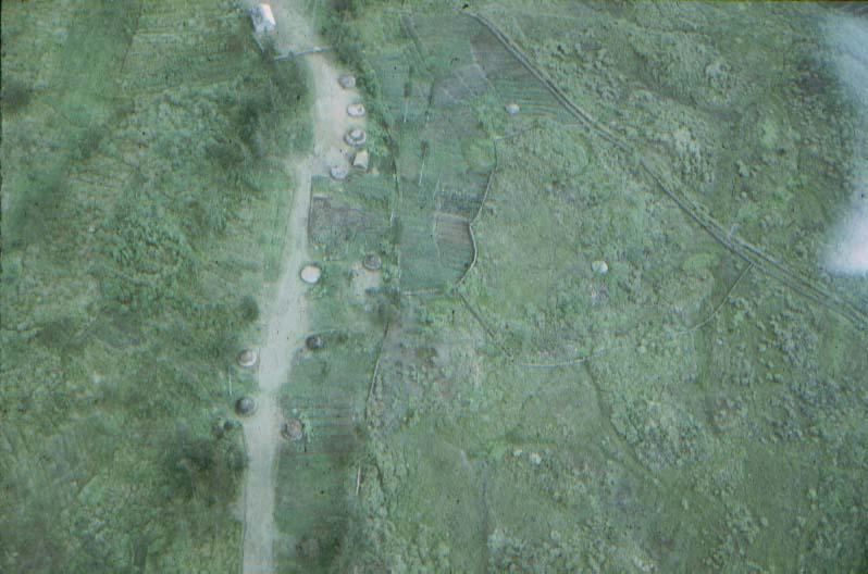 BD/37/32 -
Villages in the Baliem