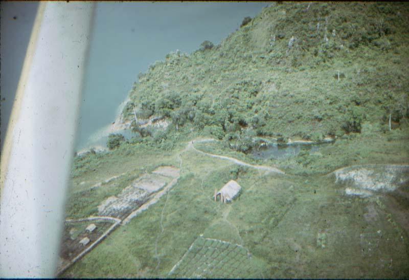 BD/37/33 -
Kampong at the lake Tage (Wissel Lakes)