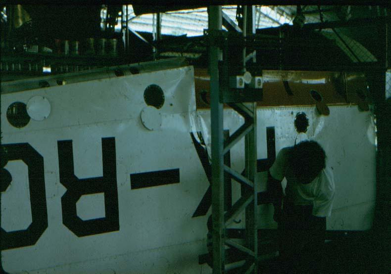 BD/37/67 - 
Reparatie van een vleugel (Sentani)
