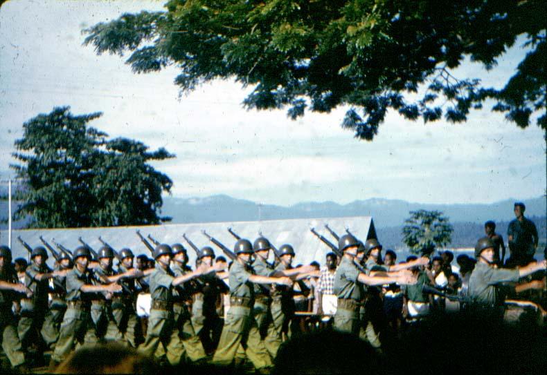 BD/7/18 -
Marcherende Mariniers
