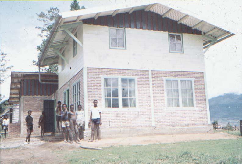 BD/37/166 - 
mission post in Pike (Baliem area)
