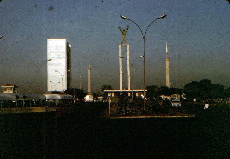 BD/37/290 - 
Monument bevrijding Irian Jaya 2
