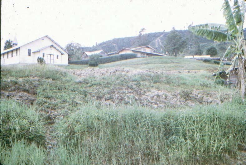 BD/37/98 - 
Parochiekerk Enarotali
