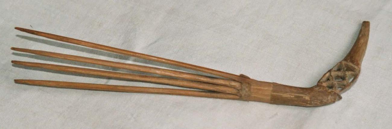 EA/117/1 -
haircomb