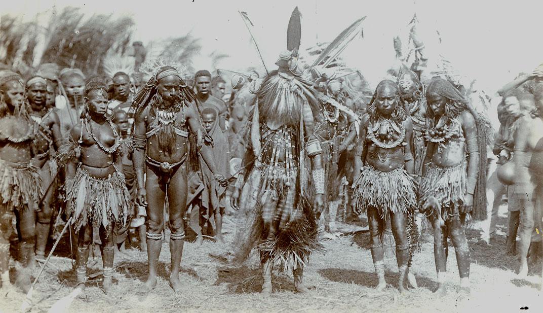 BD/168/1 -
Papua people in ritual cloths