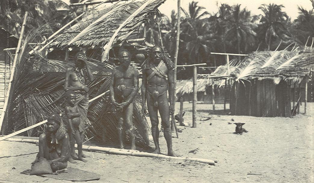 BD/168/10 -
Papua people in ritual cloths
