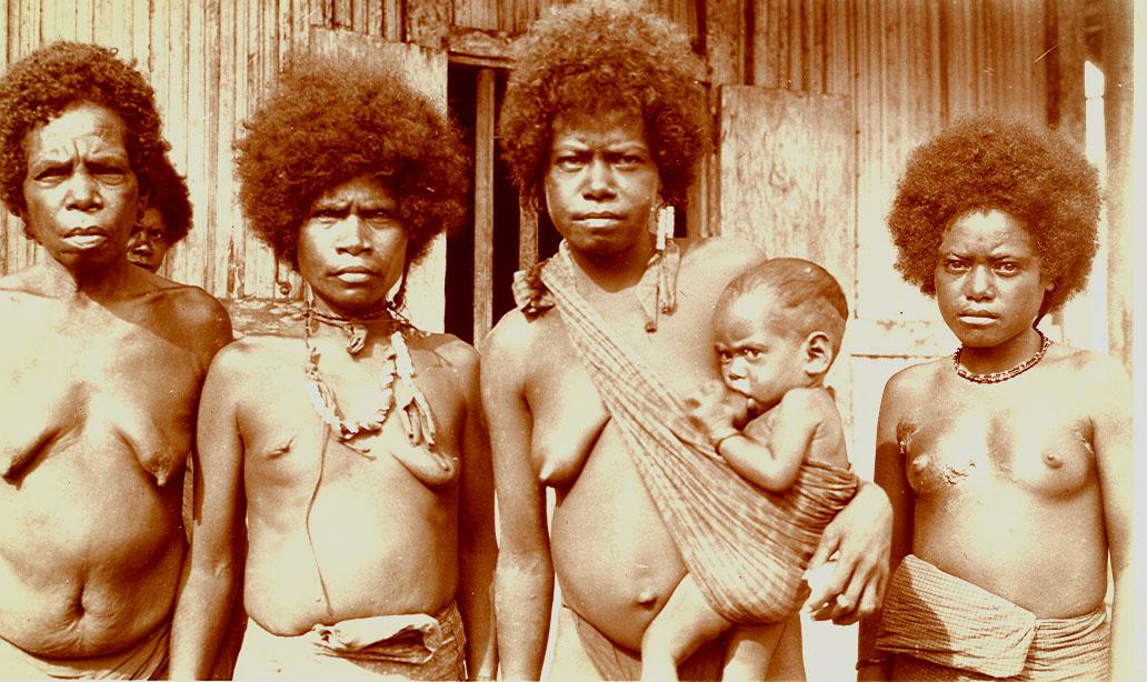 BD/168/15 -
Papua people in ritual cloths