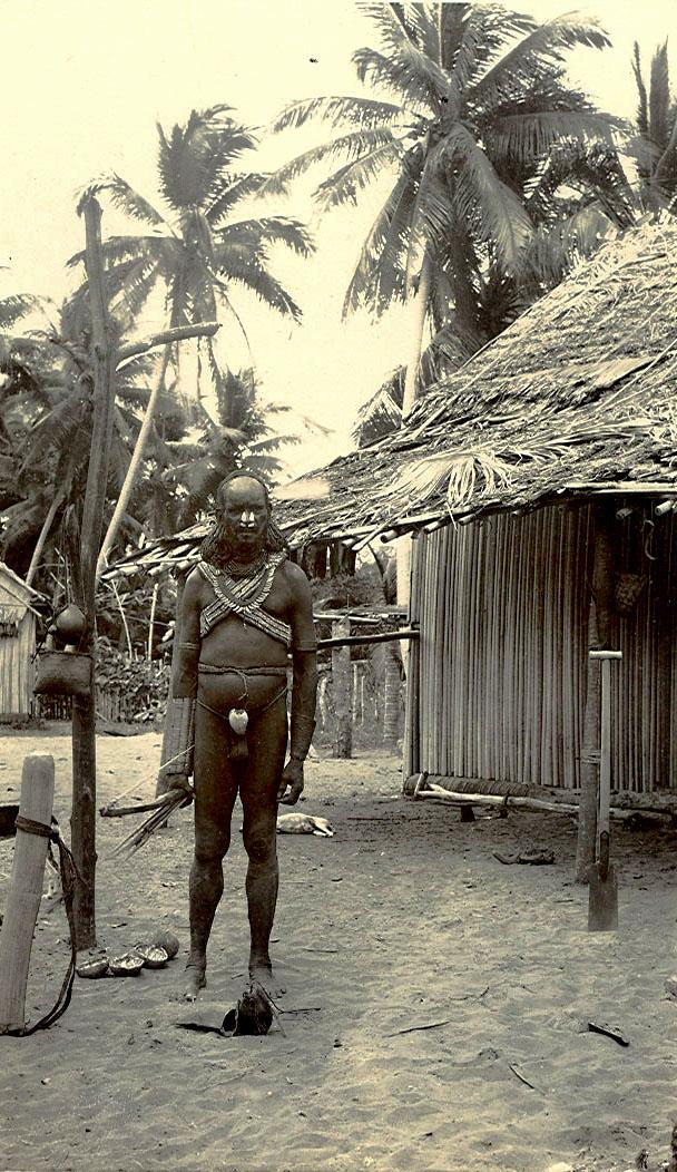 BD/168/16 -
Papua people in ritual cloths