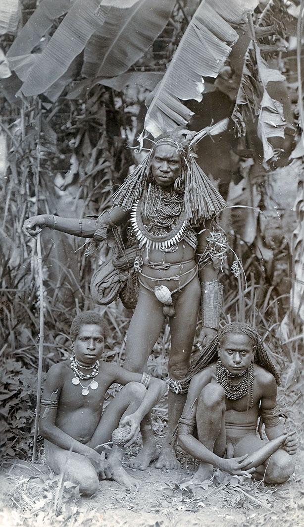 BD/168/3 -
Papua people in ritual cloths