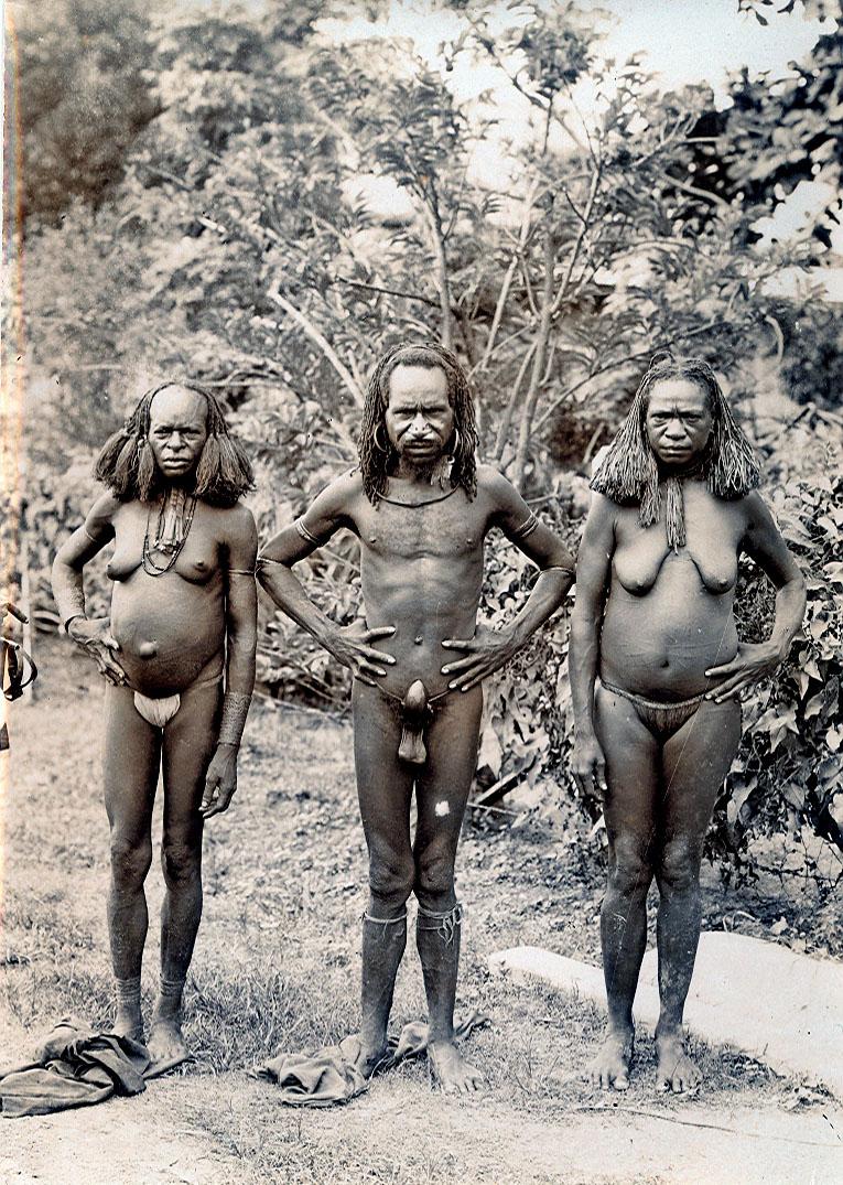 BD/168/5 -
Papua people in ritual cloths