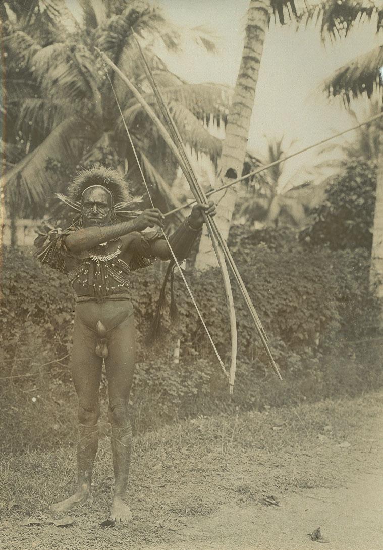BD/168/8 -
Papua people in ritual cloths