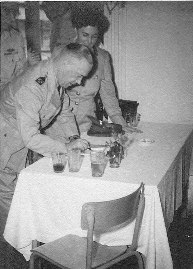 BD/128/2 -
Bezoek aan militair hospitaal te Ifar