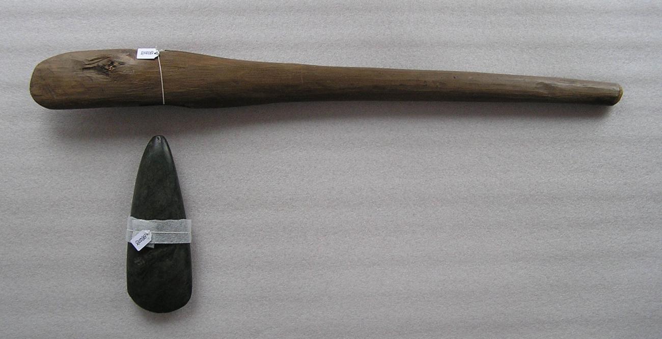 EA/120/3 -
axe