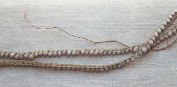 EA/65/21 - 
neck ornament
