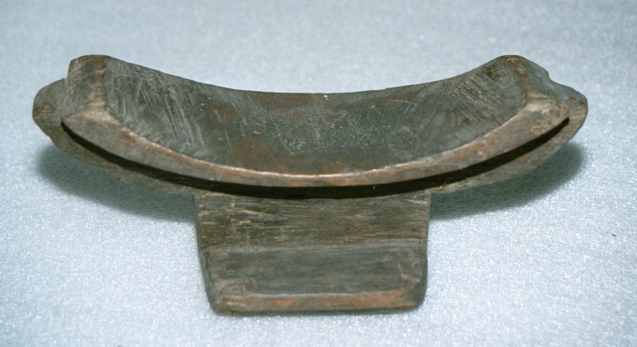 EA/65/39 - 
neck rest
