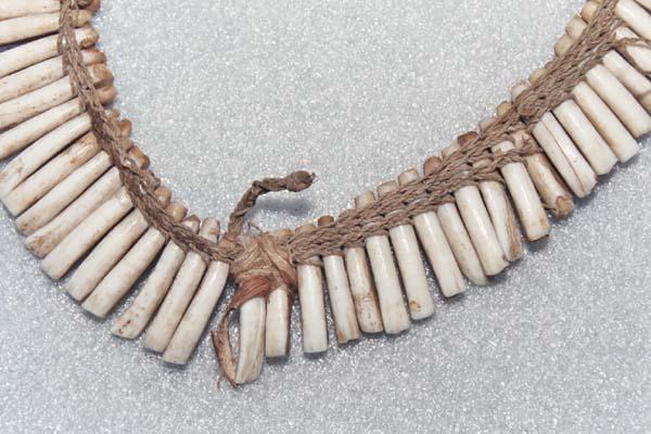EA/65/52 - 
neck ornament
