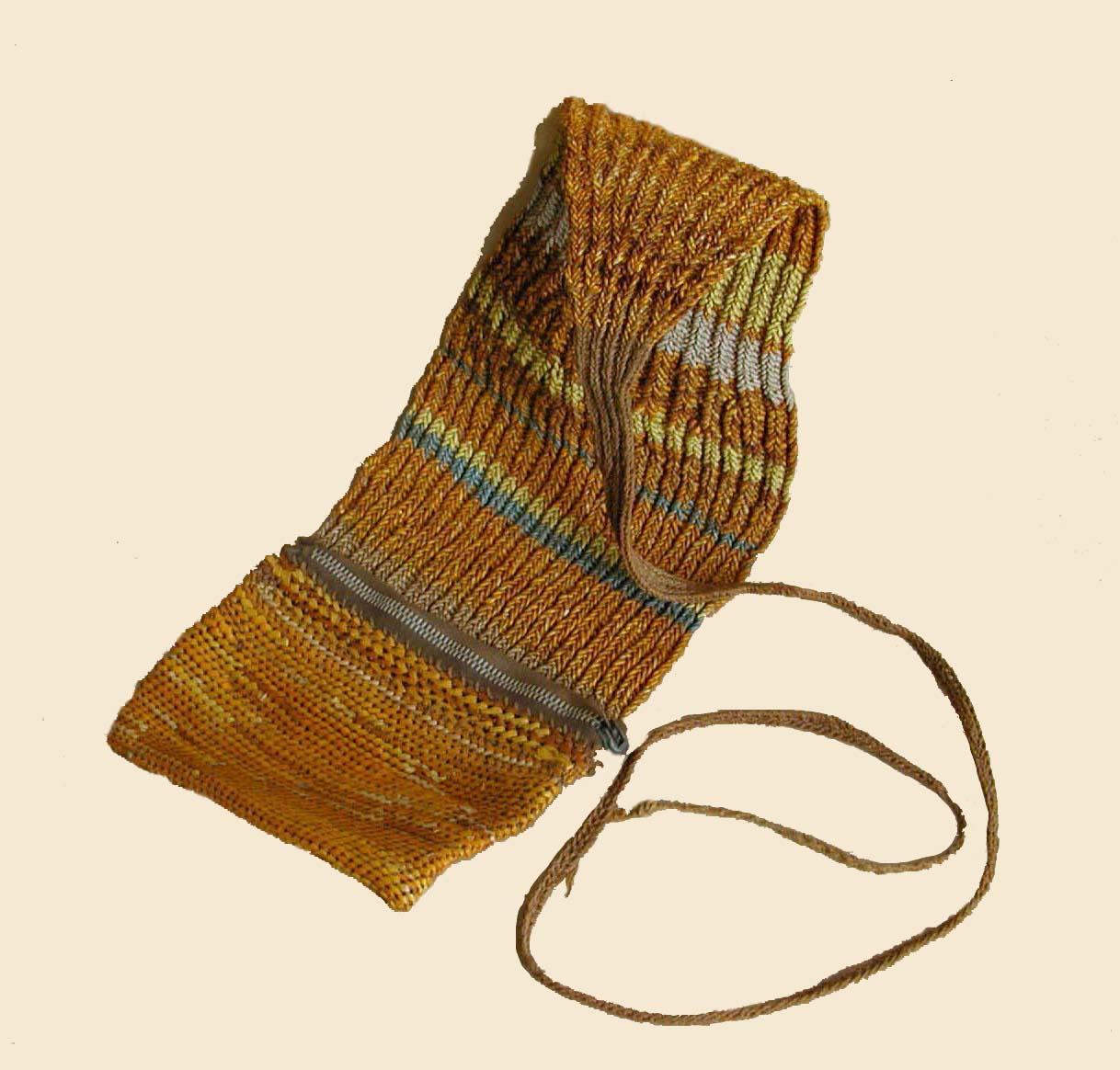 EA/99/11 - 
purse
