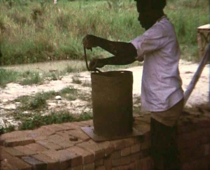 FI/40/27 -
Pugina en vliegveld Wamena