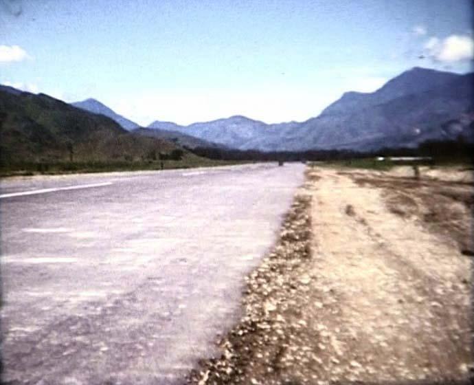 FI/40/27 -
Pugina en vliegveld Wamena