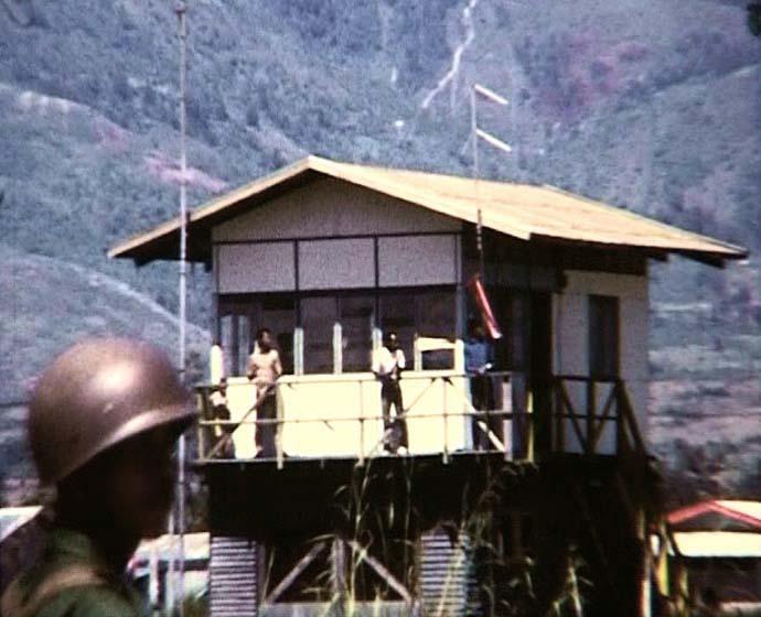 FI/40/27 -
Pugina en vliegveld Wamena