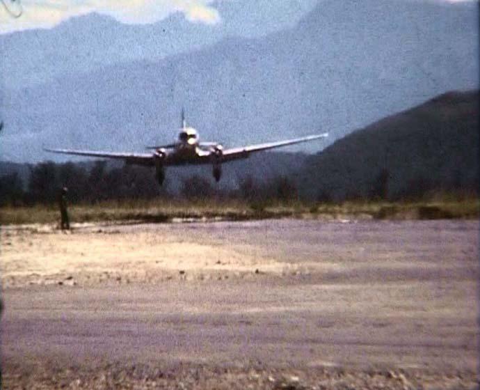 FI/40/27 -
Pugina en vliegveld Wamena