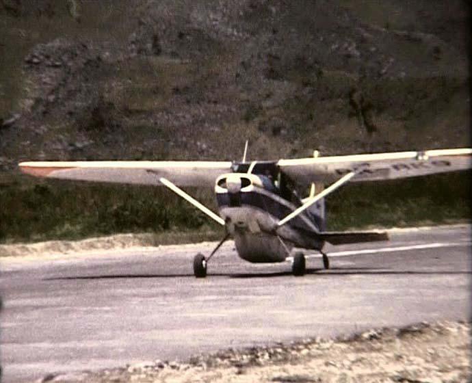 FI/40/27 -
Pugina en vliegveld Wamena