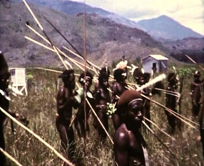 FI/40/27 -
Pugina en vliegveld Wamena