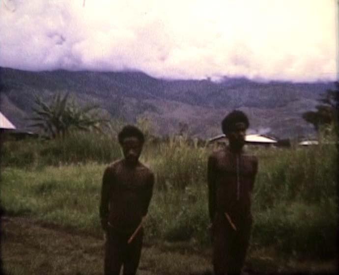 FI/40/27 -
Pugina en vliegveld Wamena
