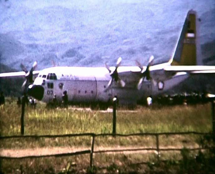 FI/40/27 -
Pugina en vliegveld Wamena