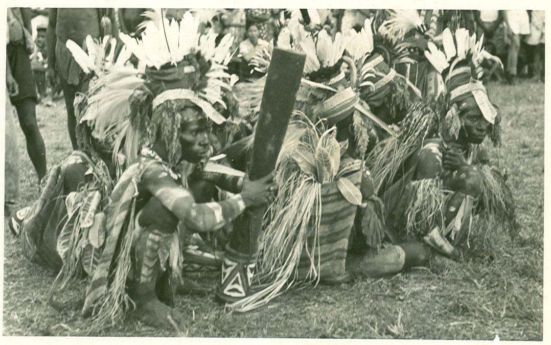 BD/39/10 - 
Men during ritual
