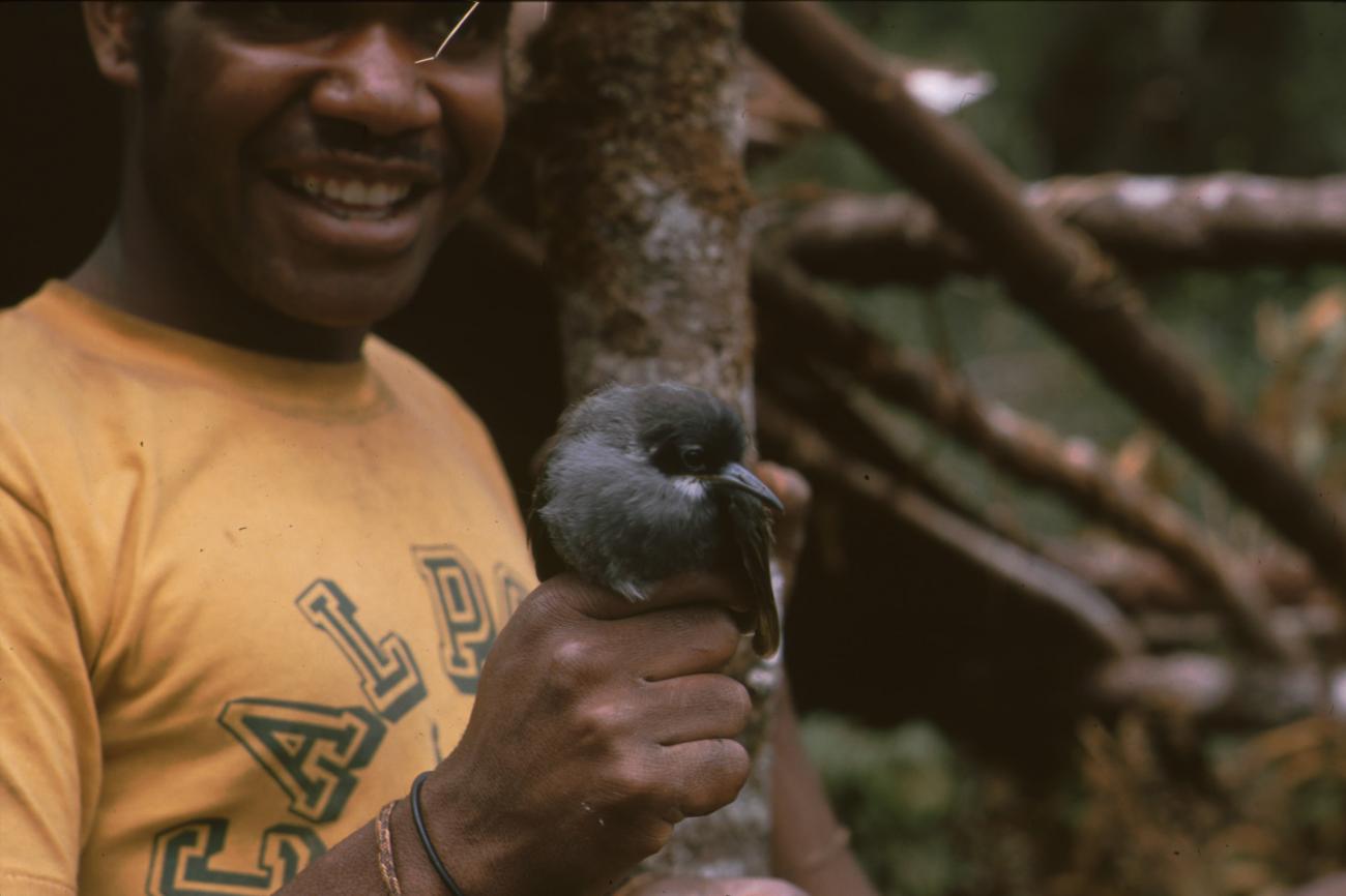 BD/166/117 -
Man with bird