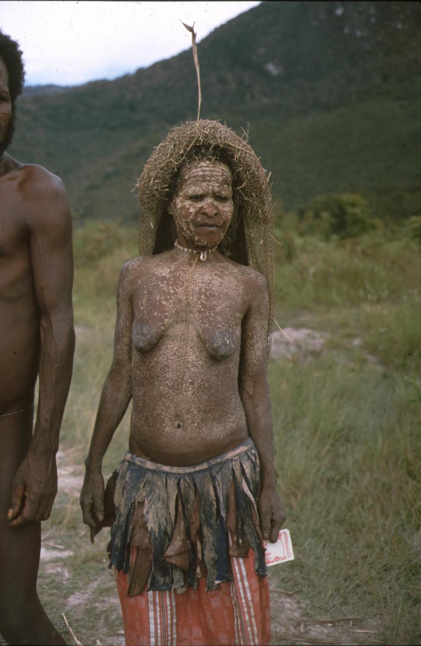 BD/166/154 -
Woman adorned with white clay
