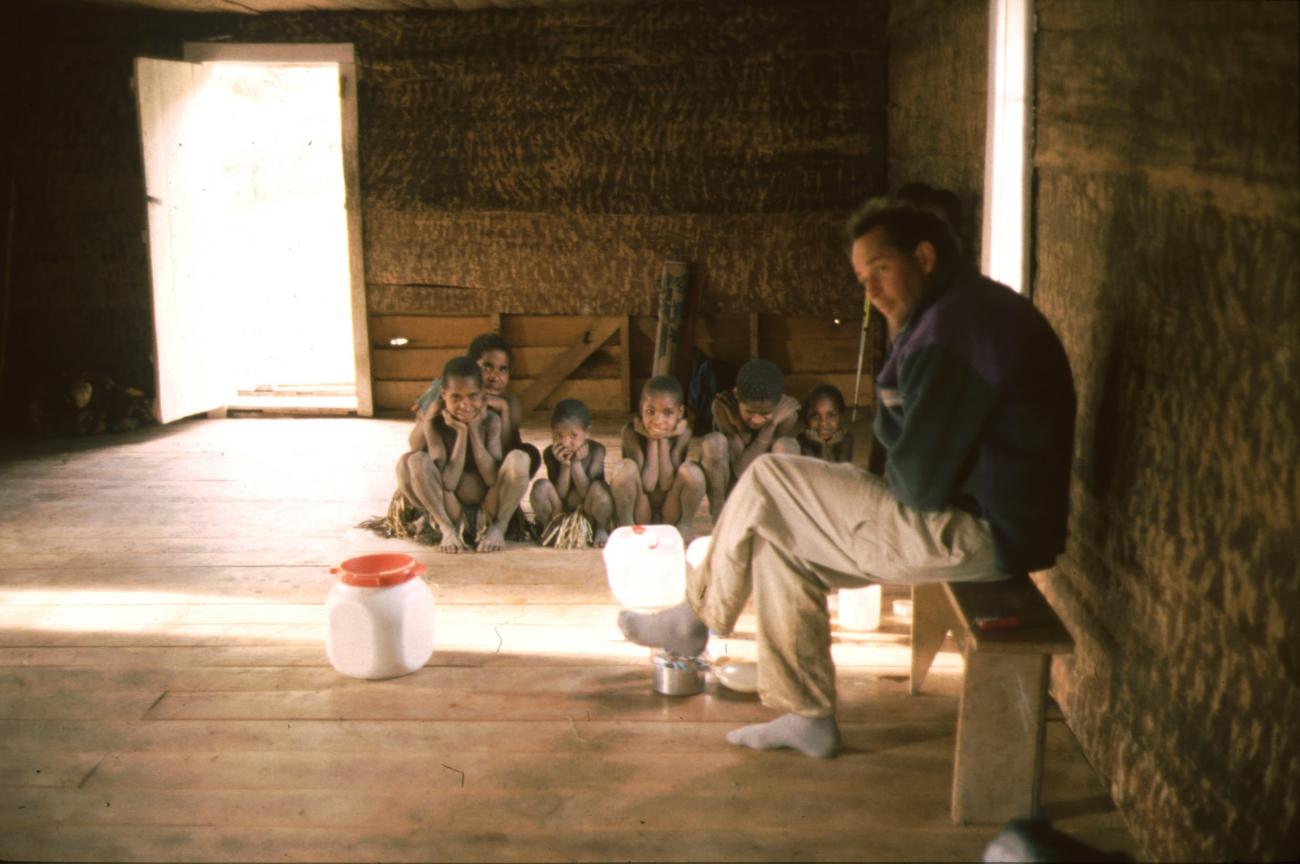 BD/166/177 -
Children in a wooden hut