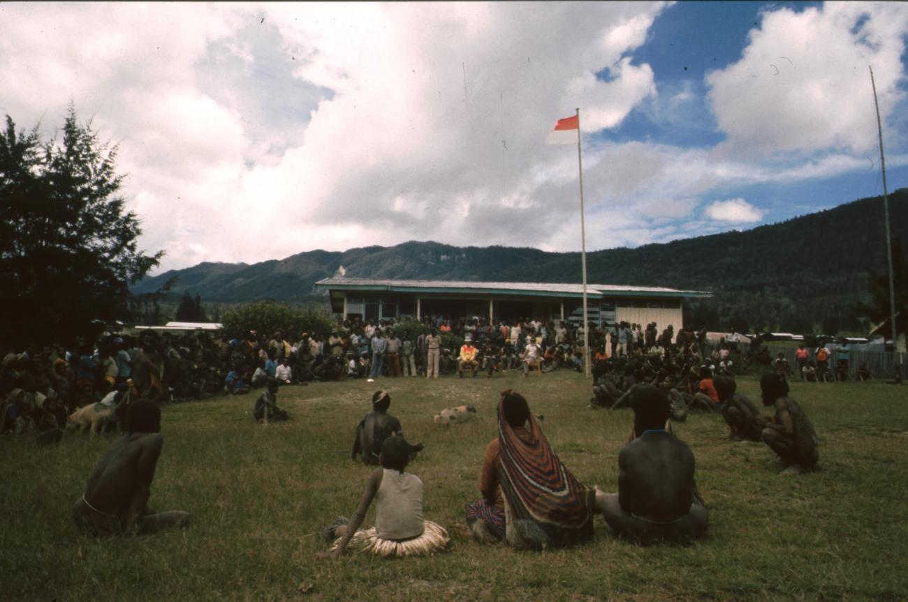 BD/166/198 -
Village gathering 2