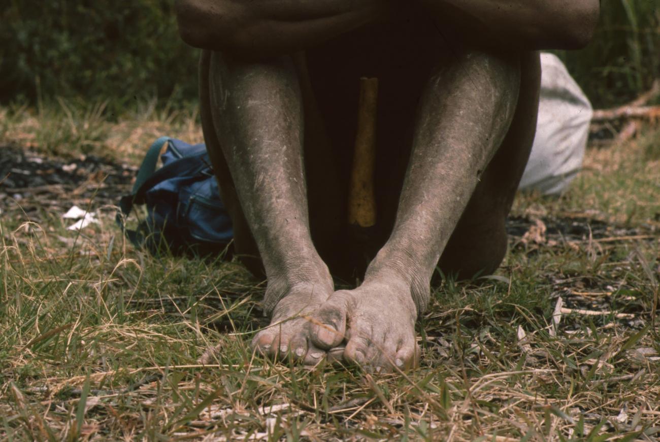 BD/166/204 -
Feet on the grass
