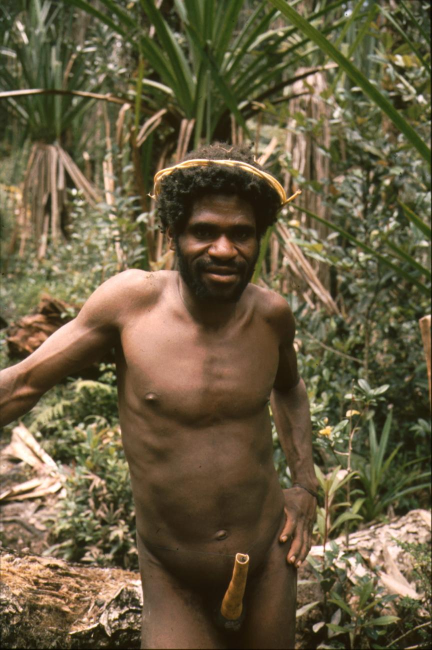 BD/166/20 -
Papua in traditional clothing