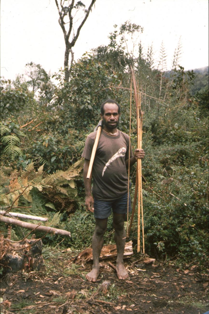 BD/166/21 -
Man with ax and bow and arrow