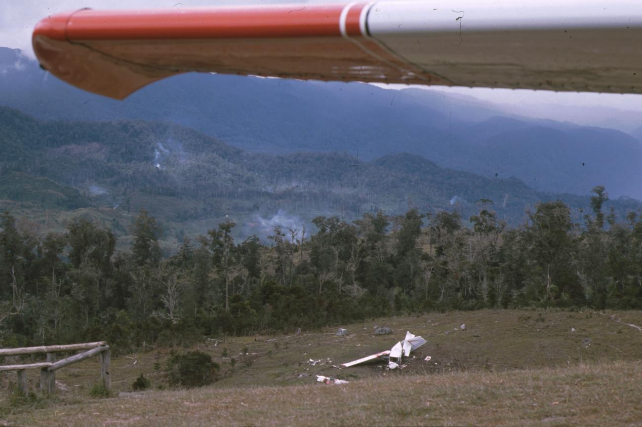 BD/166/241 -
Plane wreck 2