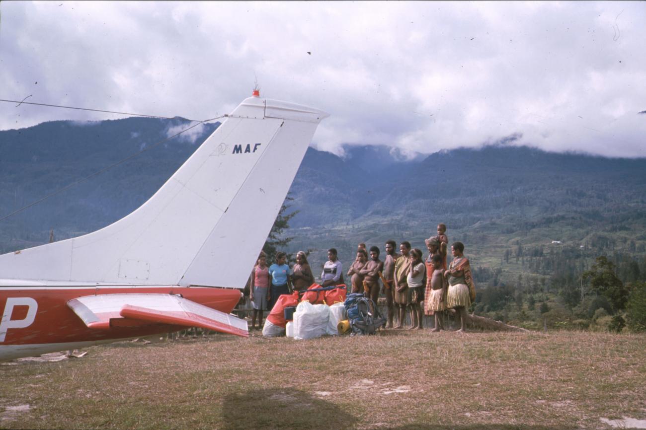 BD/166/249 -
With the luggage