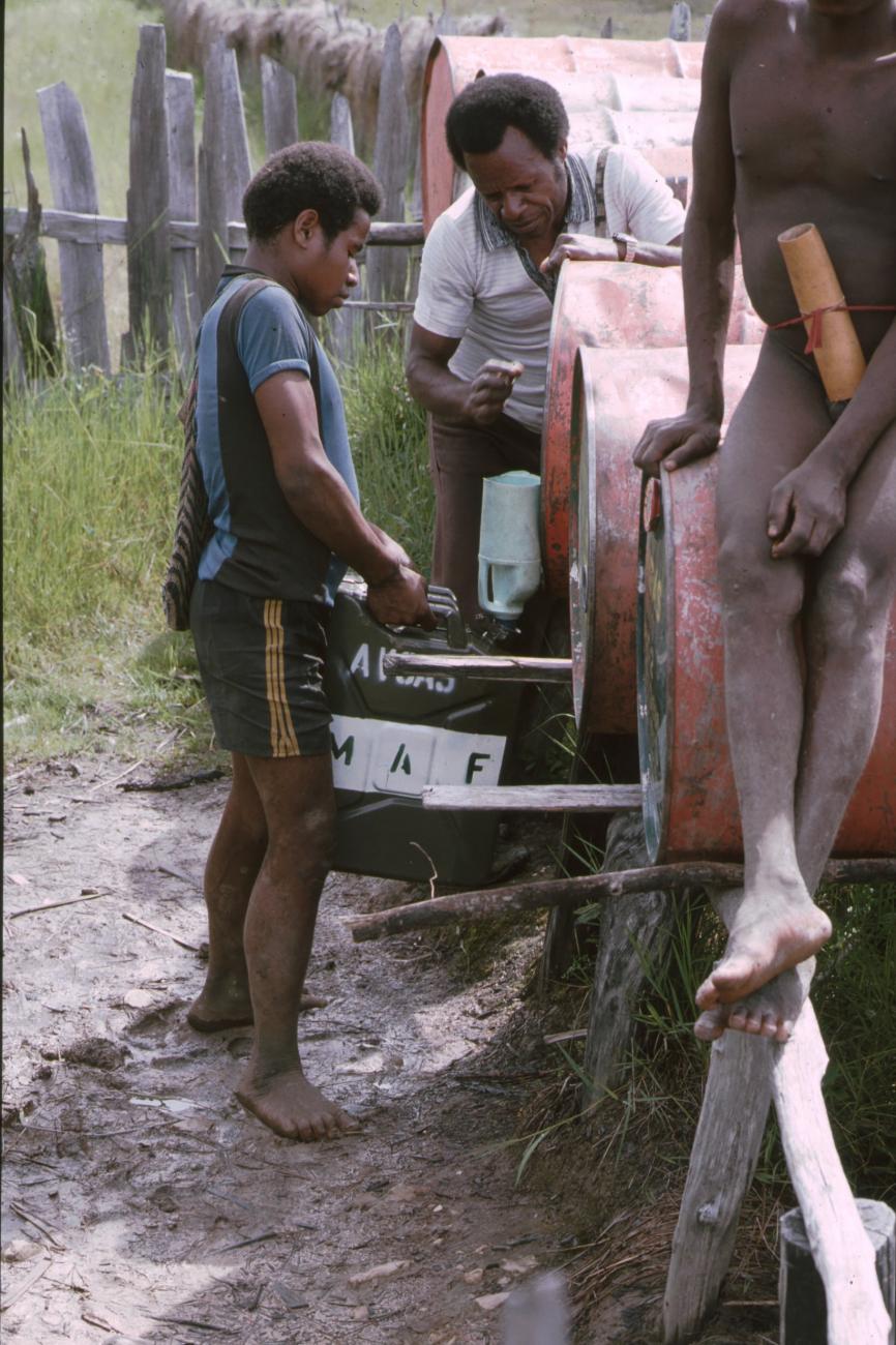 BD/166/257 -
Filling a fuel can