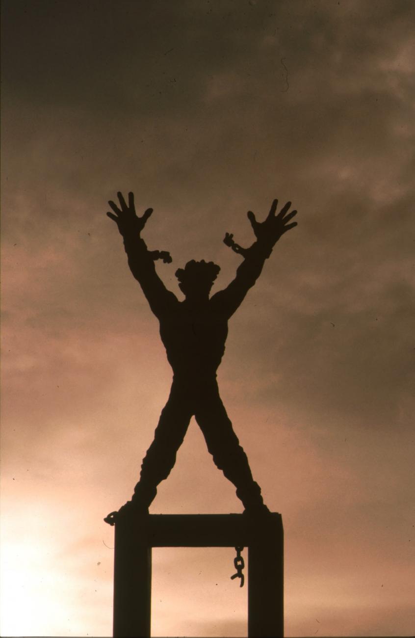 BD/166/260 -
Statue of a human figure with broken chains