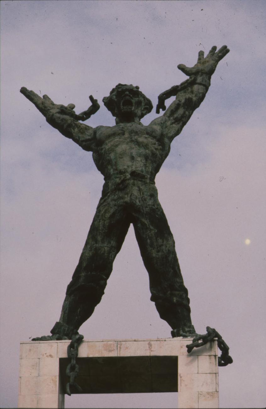 BD/166/260 -
Statue of a human figure with broken chains