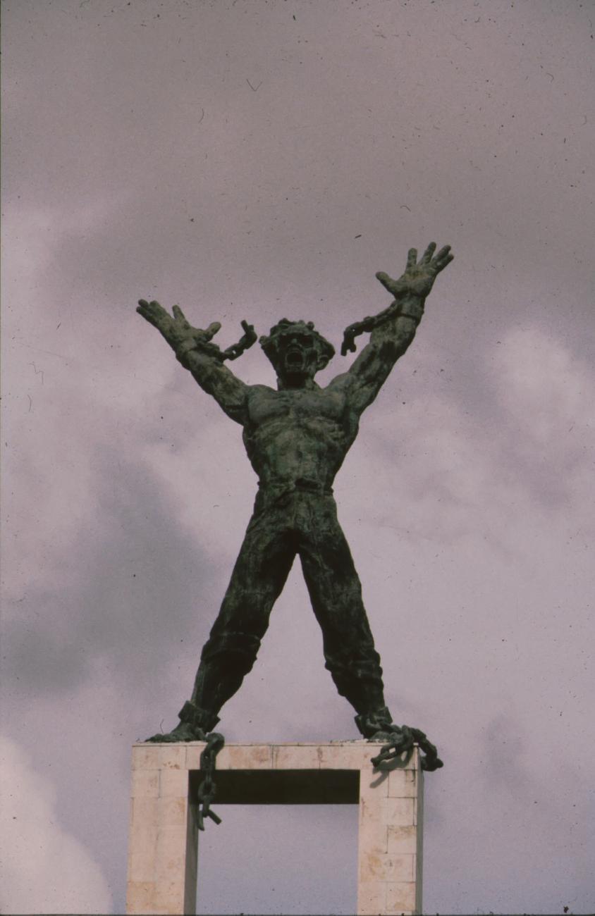 BD/166/260 -
Statue of a human figure with broken chains