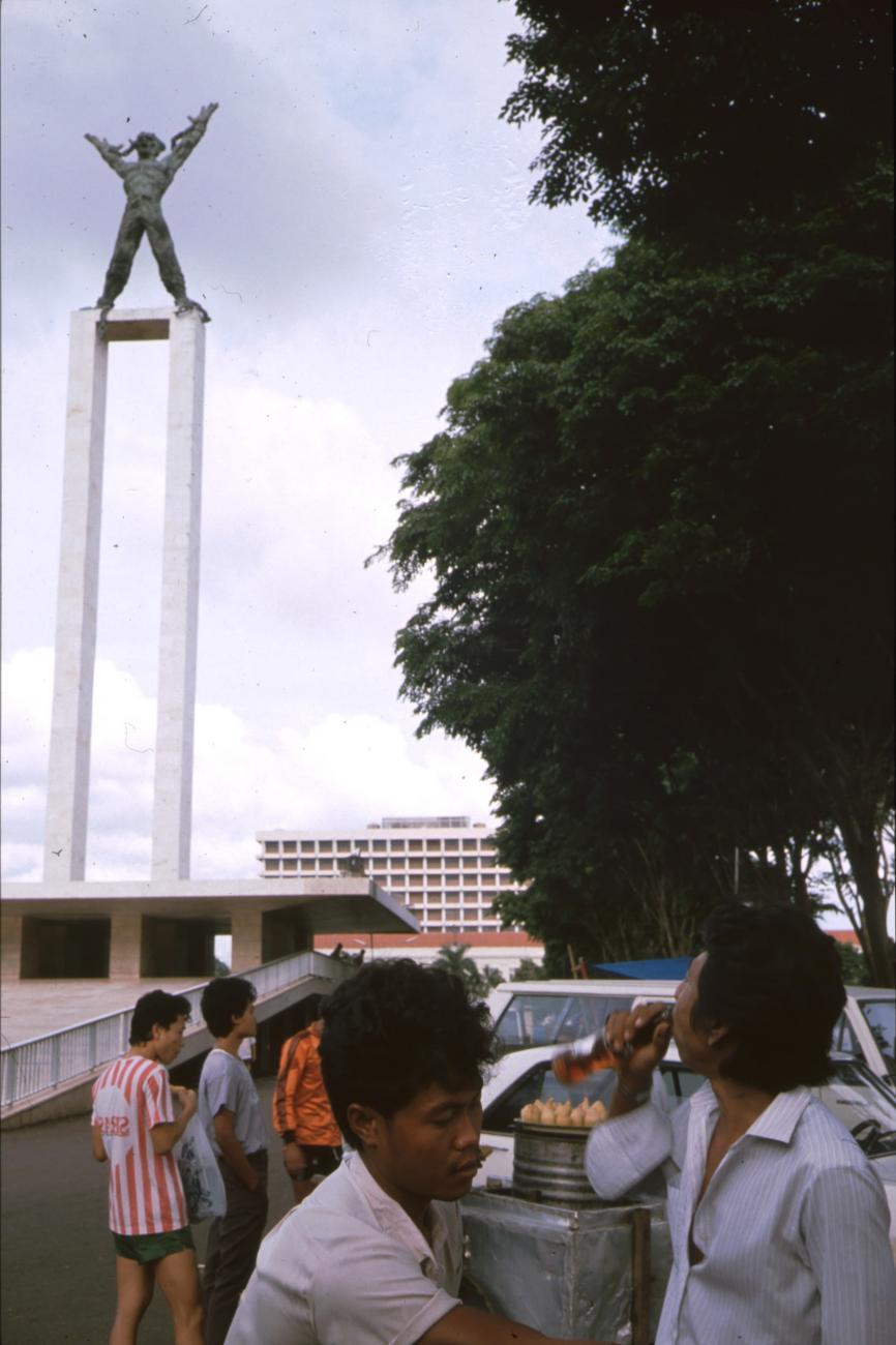 BD/166/264 -
Orange cart