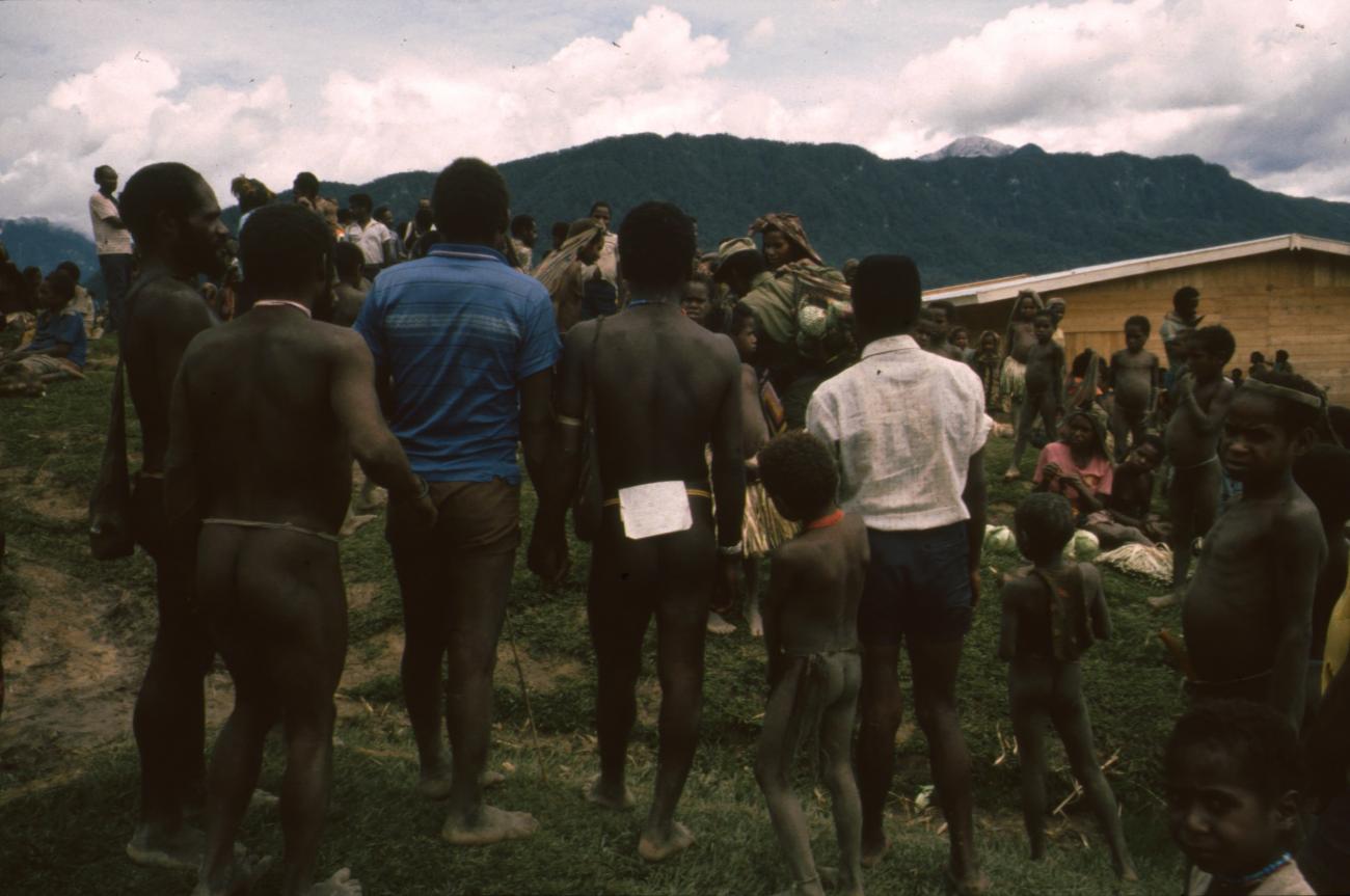 BD/166/45 -
Group of men looking at people in the market