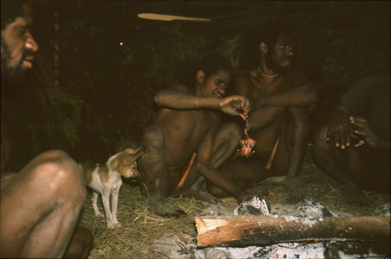 BD/166/96 -
Preparation of food over wood fire