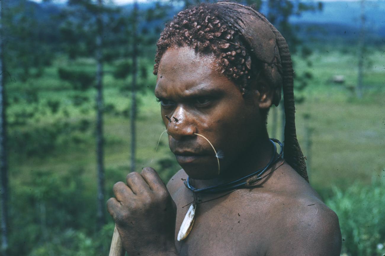 BD/209/2122 -
Young man with special nose ornament