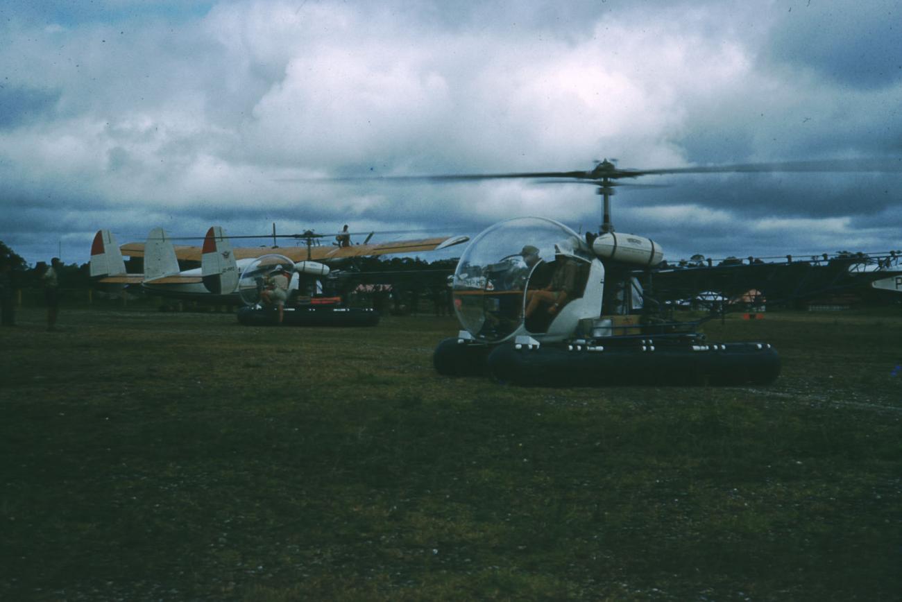BD/209/3118 -
Vliegtuig en helicopters